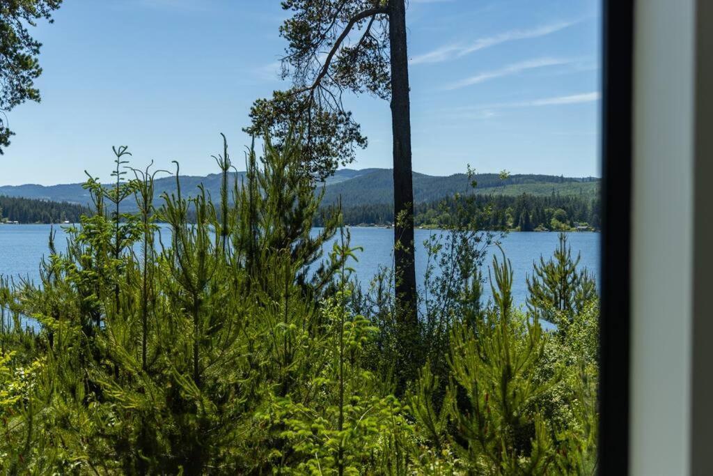 Kelly'S Sunset Lake Retreat Shawnigan Lake Bagian luar foto