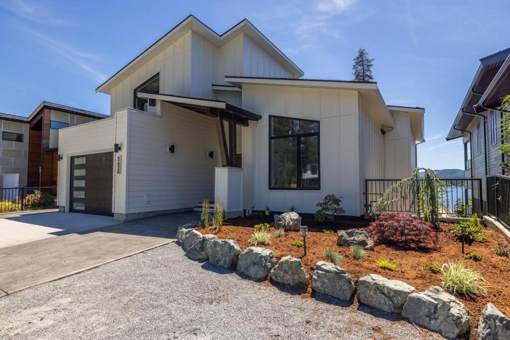 Kelly'S Sunset Lake Retreat Shawnigan Lake Bagian luar foto