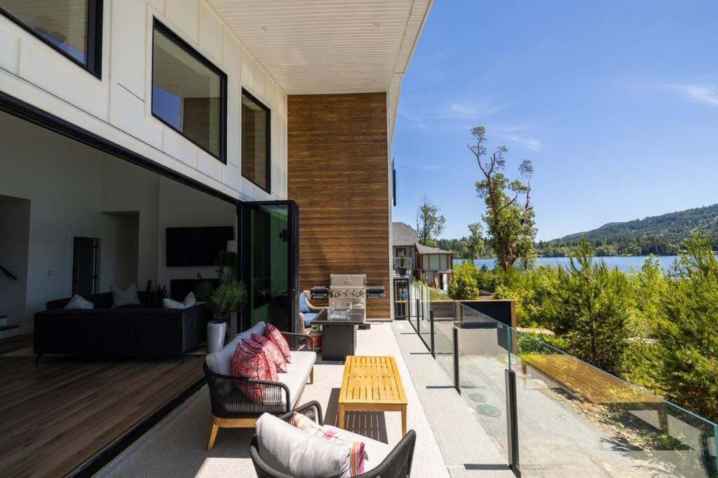 Kelly'S Sunset Lake Retreat Shawnigan Lake Bagian luar foto