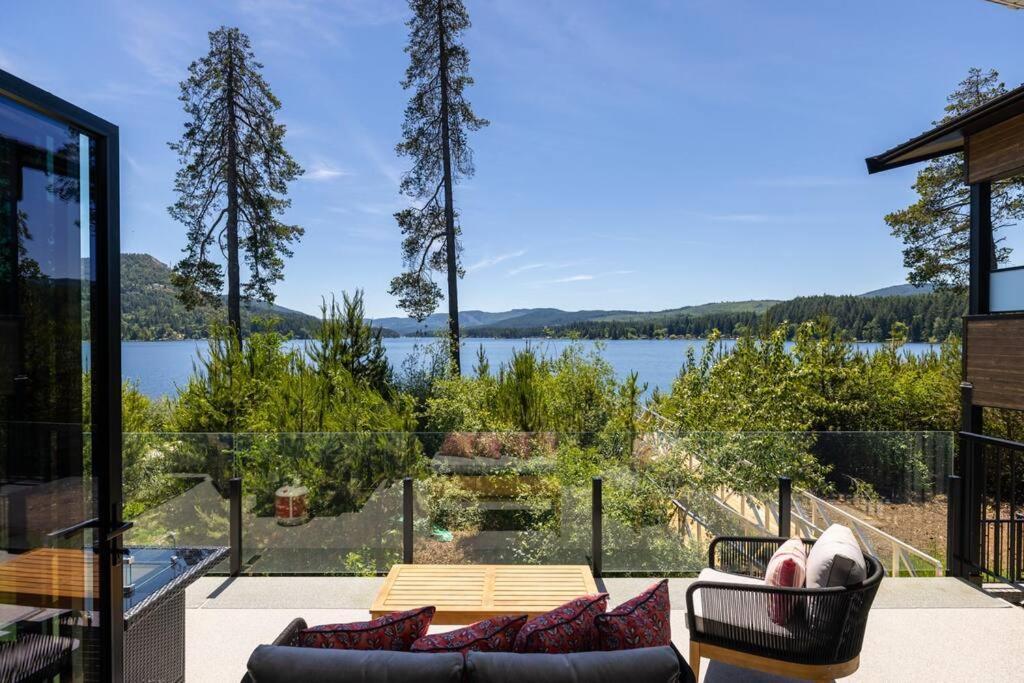 Kelly'S Sunset Lake Retreat Shawnigan Lake Bagian luar foto