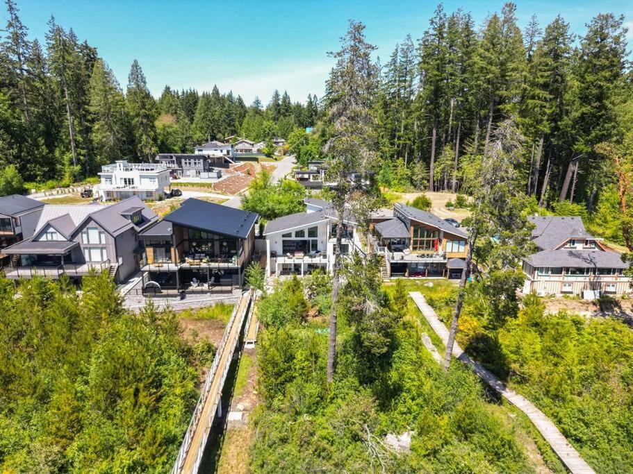 Kelly'S Sunset Lake Retreat Shawnigan Lake Bagian luar foto