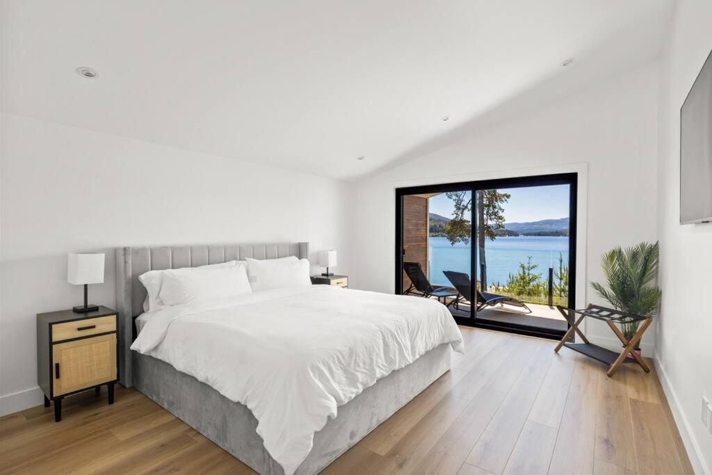 Kelly'S Sunset Lake Retreat Shawnigan Lake Bagian luar foto
