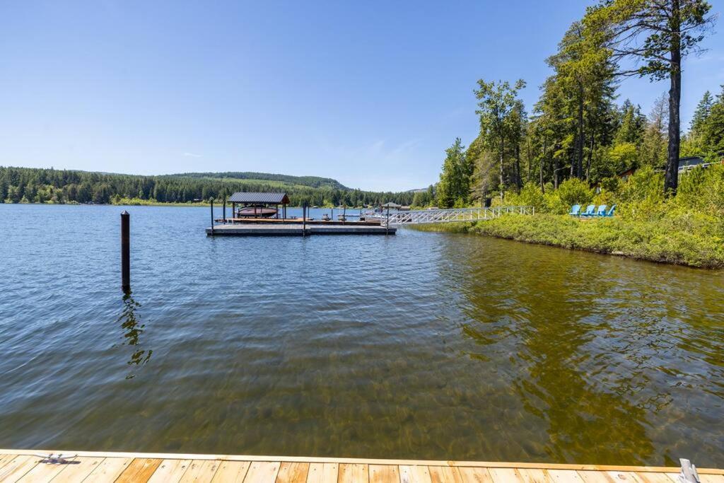 Kelly'S Sunset Lake Retreat Shawnigan Lake Bagian luar foto