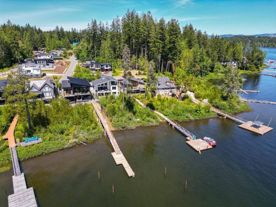 Kelly'S Sunset Lake Retreat Shawnigan Lake Bagian luar foto